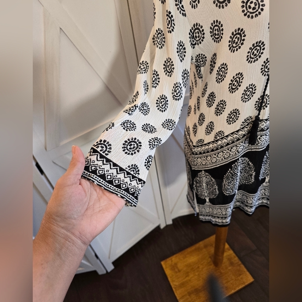 Cute Options - Women's Black & White Patterned Tunic - Picture 5 of 9